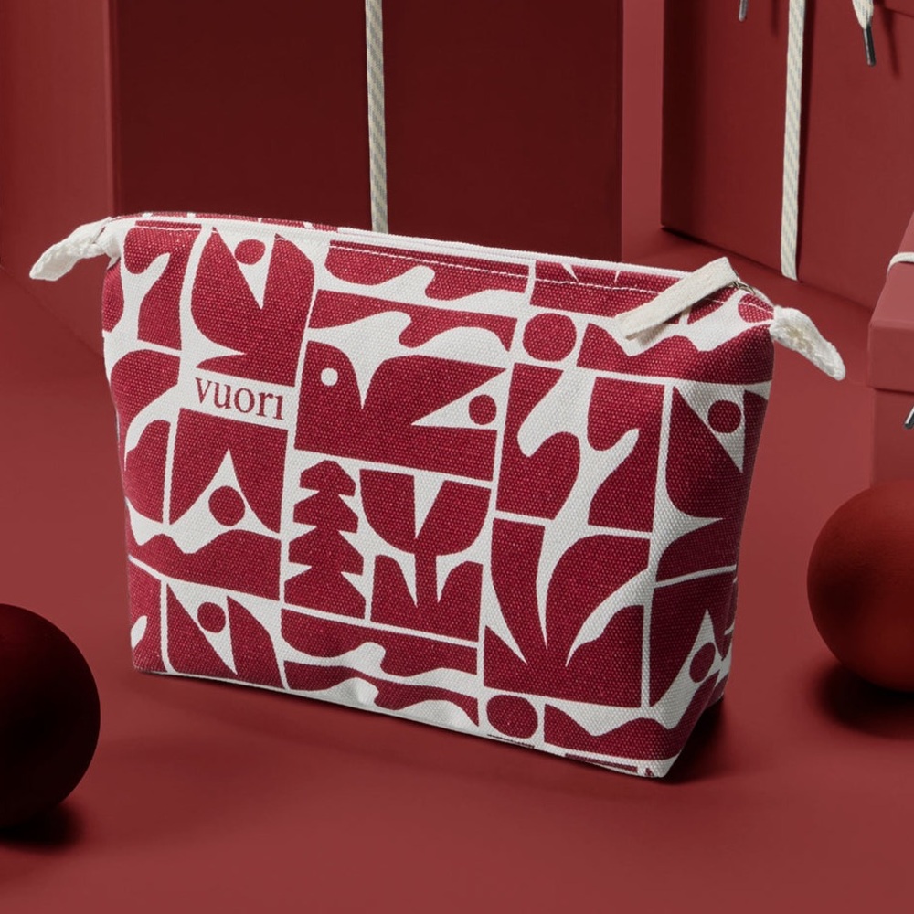 NWT Vuori Limited Edition Holiday 2025 Zip Pouch Toiletry Bag in Strawberry 🍓